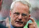 Eindhoven, 29 augustus 1998
PSV-SC Heerenveen, eindstand 1-2
Foppe de Haan Trainer SC Heerenveen in gedachten verzonken.