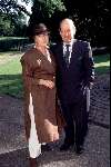 Ria Bremer ( met hoed  ) samen met haar man
1999