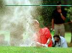 Hilversum, 22 juli 1999
TNT Open
De winnaar van TNT Open 1999 de australier Stephen Leaney met een bunkerslag.
Golfen