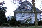 Eindhoven 15 januari 2000
Huis van Harry v Hooff dat hij voor het hoogste bedrag in Brabant heeft verkocht het afgelopen jaar. 4.180000 gulden.