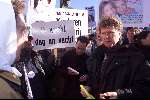 Den Haag 15 januari 2001
Boris Dietrich krijgt een petitie aangeboden van ouders waarvan hun kind vermist is of Ontvoerd.