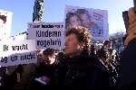 Den Haag 15 januari 2001
Boris Dietrich krijgt een petitie aangeboden van ouders waarvan hun kind vermist is of Ontvoerd.