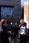 Den Haag 15 januari 2001
Boris Dietrich krijgt een petitie aangeboden van ouders waarvan hun kind vermist is of Ontvoerd.