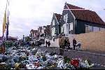 Volendam, 12 januari 2001
Stille tocht door volendan n.a.v. de brand in nieuwjaarsnacht in cafe DE HEMEL hier op de foto met veel bloemen
