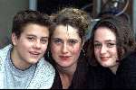 Amsterdam, 24 januari 2001
Opnames: serie: OPPASSEN
links op de foto Sascha Visser, midden Heleen Hummelen en rechts Lotje v d Bie