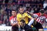 Eindhoven 8 september 2001
PSV-Fortuna sc
Jan Vennegoor of Hesselink in duel met Jurgen Dirckx
Kezman en Ruud Hesp