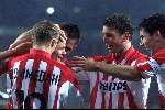 Eindhoven, 31 januari 2001
Kompetitie seizoen 2000/2001
PSV-FC Groningen, eindstand
Johann Vogel wordt gefeliciteerd door zijn ploeggenoten Dennis rommedahl, Andre Ooijer, Arnold Bruggink en Mark v Bommel