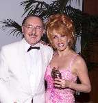 1-1-2001 Nijkerk Staatsloterij Party  2
Patricia Paay met vader