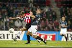 Eindhoven 30 januari 2002
PSV-Feyenoord voor de KNVB Beker
Kezman in duel met Patrick Pauwe