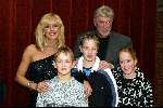 Amsterdam  1 janari 2002
Nieuwjaarsfeest Staatsloterijshow in de beurs van Berlage.
Marga Bult en Jan v Ingen met gezin