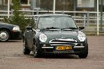 Den Haag 26 januari 2002
prins Willem Aleander en Maxima vrijgezellendag in Madurodam.  
Prins Constantijn in mini cooper
