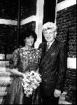Gretta duisenberg met haar man wim duisenberg tijdens hun trouwen