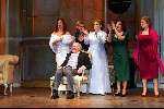 Den haag 30 januari 2003
Premiere Johnny Kraaykamp sr in schouwburg Den Haag.
Johnny Kraaykamp met cast gouwe handjes