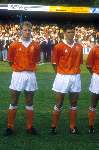 Marco v Basten en Dennis Bergkamp spelend voor het Nederlands Elftal