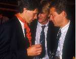 Munchen 1988 Feest na afloop van finale Nederland-Rusland, eindstand 2-0 voor het Europees Kampioenschap
Links Marco v Basten Wim Kieft en Johnny v t Schip