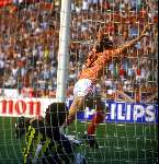 Munchen, 25 juni 1988 Finale Europees Kampioenschap 1988
Finale Nederland-Engeland, eindstand 3-1
3 doelpunten  door Marco v Basten