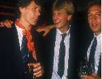 Munchen 1988 Feest na afloop van finale Nederland-Rusland, eindstand 2-0 voor het Europees Kampioenschap
Links Marco v Basten Wim Kieft en Johnny v t Schip