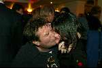 Amsterdam 14 januari 2003
Premiere van eten met vrienden  
Michiel Romijn kussend met vrouw van Robert ten Brink