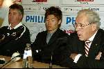 Eindhoven 7 januari 2002
Guus Hiddink samen met zijn nieuwe aanwinst voor PSV  Park Harry v Raaij