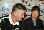 Eindhoven 7 januari 2002
Guus Hiddink samen met zijn nieuwe aanwinst voor PSV  Park