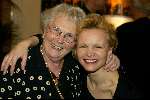 Amsterdam 14 januari 2003
Premiere van eten met vrienden 
Renee Soutendijk met moeder