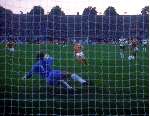 Ronald Koeman scoort de gelijkmaker tegen Duitsland tijdens het EK 1988