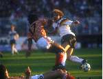 Duitsland 1988 Europees Kampioenschap voetbal
Nederland-Duitsland 2-1 Rudi Vollr in duel met Frank Rijkaard
