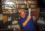 Sugar Lee Hooper achter de bar