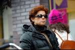 Amsterdam 30 januari 2003
Harry Mens met honden op de pc
aan de andere kant van de straat liep zijn ex vrouw Suze Mens