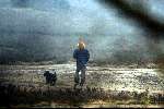 Hilversum 18 januari 2003
Wendy v Dijk wandelend met hond op de heide
Veel problemen met Xander de Buisonje