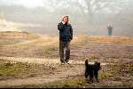 Hilversum 18 januari 2003
Wendy v Dijk wandelend met hond op de heide
Veel problemen met Xander de Buisonje
