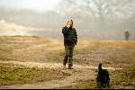 Hilversum 18 januari 2003
Wendy v Dijk wandelend met hond op de heide
Veel problemen met Xander de Buisonje