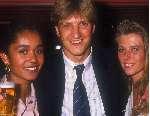Munchen 1988 Feest na afloop van finale Nederland-Rusland, eindstand 2-0 voor het Europees Kampioenschap
Wim Kieft met Sylvia Kieft en Danielle v t Schip