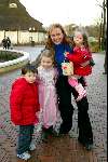 Kaatsheuvel 24 januari 2004
Premiere Doornroosje in de efteling. 
Ariane Spier met kinderen