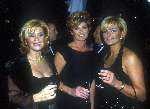 Caroline Tensen Vanessa ( Connie Breukhoven ) en Yvonne Brandsteder