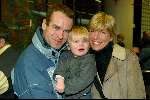 Schiphol 27 januari 2004
Aankomst op Schiphol van  Erben Wennemars. Erben met Renate Wennemars en zoontje Bram