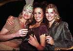 Guusje Nederhorst samen met Babbette v Veen en Katja Schuurman na afloop van Linda Roos & Jessica