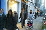 Amsterdam 3 januari 2003
Henkjan Smits met vrouw en kinderen op PC Hooftstraat.