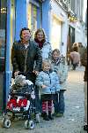 Amsterdam 3 januari 2003
Henkjan Smits met vrouw en kinderen op PC Hooftstraat.