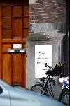 Amsterdam 15 januari 2004
Prinses Annette en prinses Isabella v Vollenhoven na bezoek aan dokter. huisartsenpraktijk dokter Evenaar