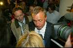 Rotterdam 29  januari 2004
Premiere documantaire over Johan Cruyff in Luxor te Rotterdam.
Tom Metz op achtergrond