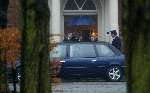 Den Haag 31 januari 2004
Koningin Beatrix vertrekt bij Huis ten Bosch op haar verjaardag.