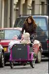 Amsterdam 18 januari 2004
Mariska Hulscher met kinderen in bakfiets