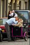 Amsterdam 18 januari 2004
Mariska Hulscher met kinderen in bakfiets en met ex man.