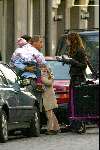 Amsterdam 18 januari 2004
Mariska Hulscher met kinderen in bakfiets en met ex man.