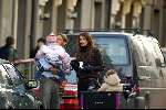 Amsterdam 18 januari 2004
Mariska Hulscher met kinderen in bakfiets en met ex man.