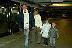 Amsterdam 2 januari 2003
 Piet Paulusma met vriendin Astrid Rodenburg en haar 2 kindere op Schiphol.