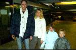 Amsterdam 2 januari 2003
 Piet Paulusma met vriendin Astrid Rodenburg en haar 2 kindere op Schiphol.