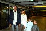 Amsterdam 2 januari 2003
 Piet Paulusma met vriendin Astrid Rodenburg en haar 2 kindere op Schiphol.