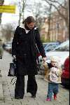 Amsterdam 15 januari 2004
Prinses Annette en prinses Isabella v Vollenhoven na bezoek aan dokter.